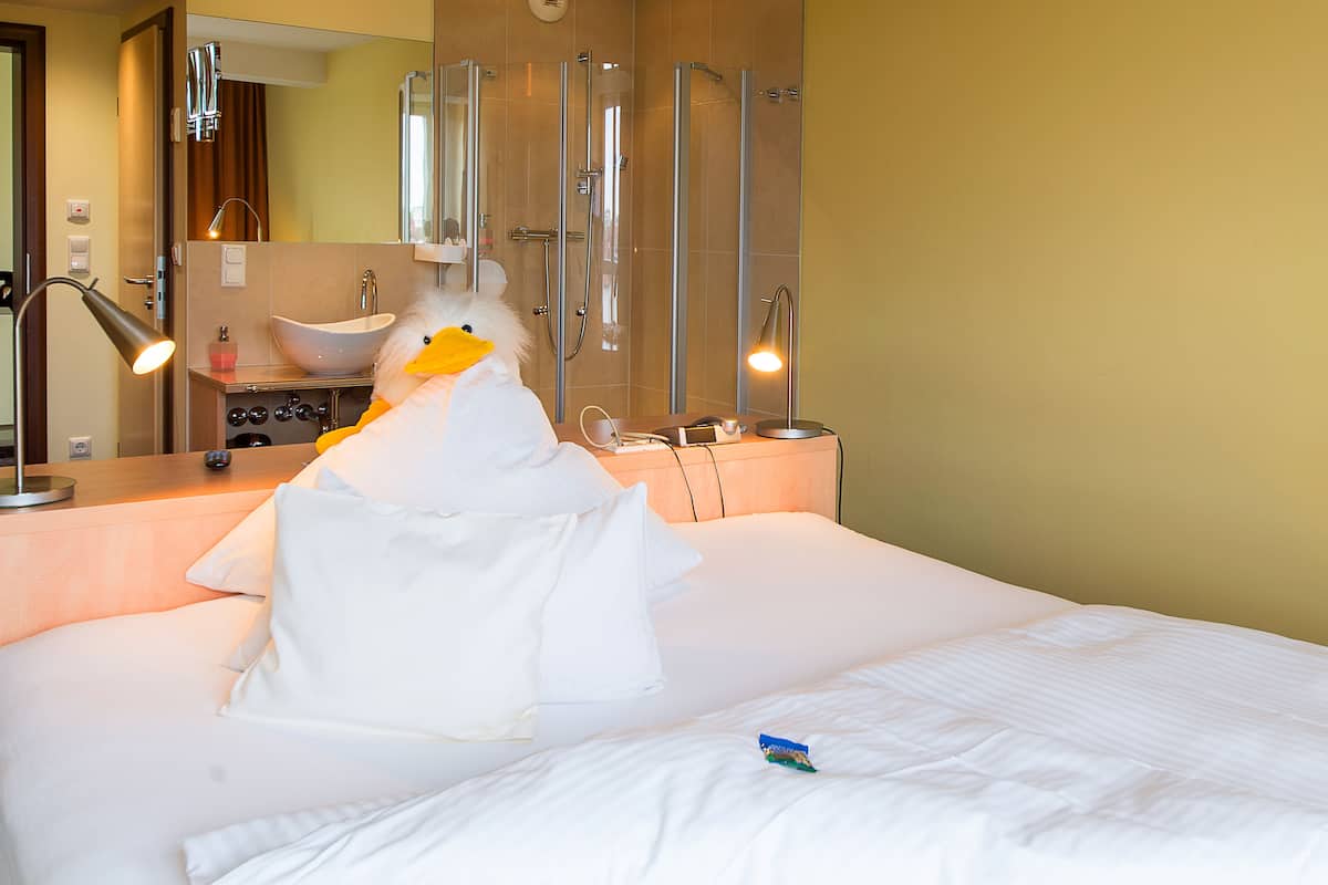 double room (bachzimmer) | minibar, in-room safe, desk, soundproofing