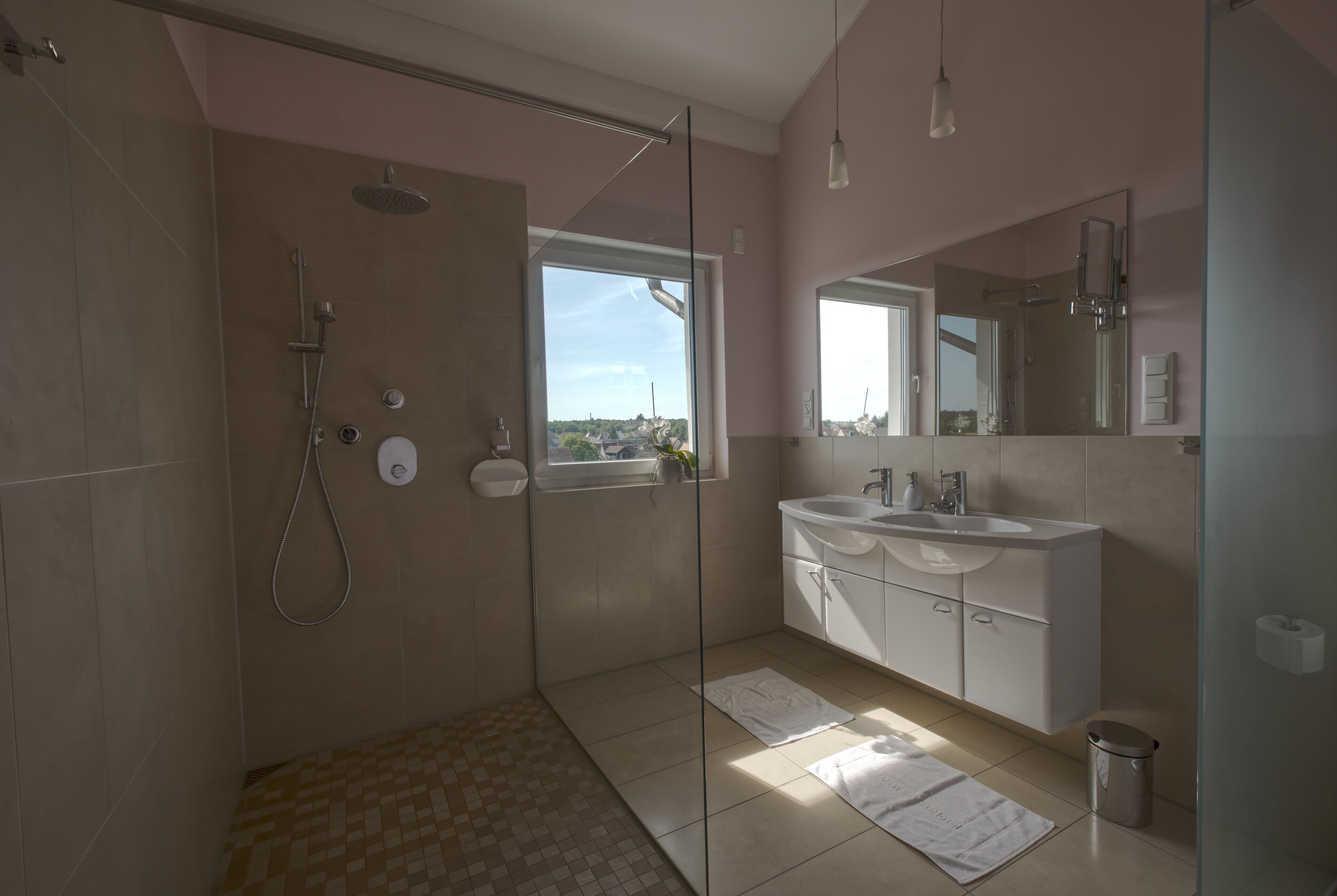 suite (abendrot) | minibar, in-room safe, desk, soundproofing