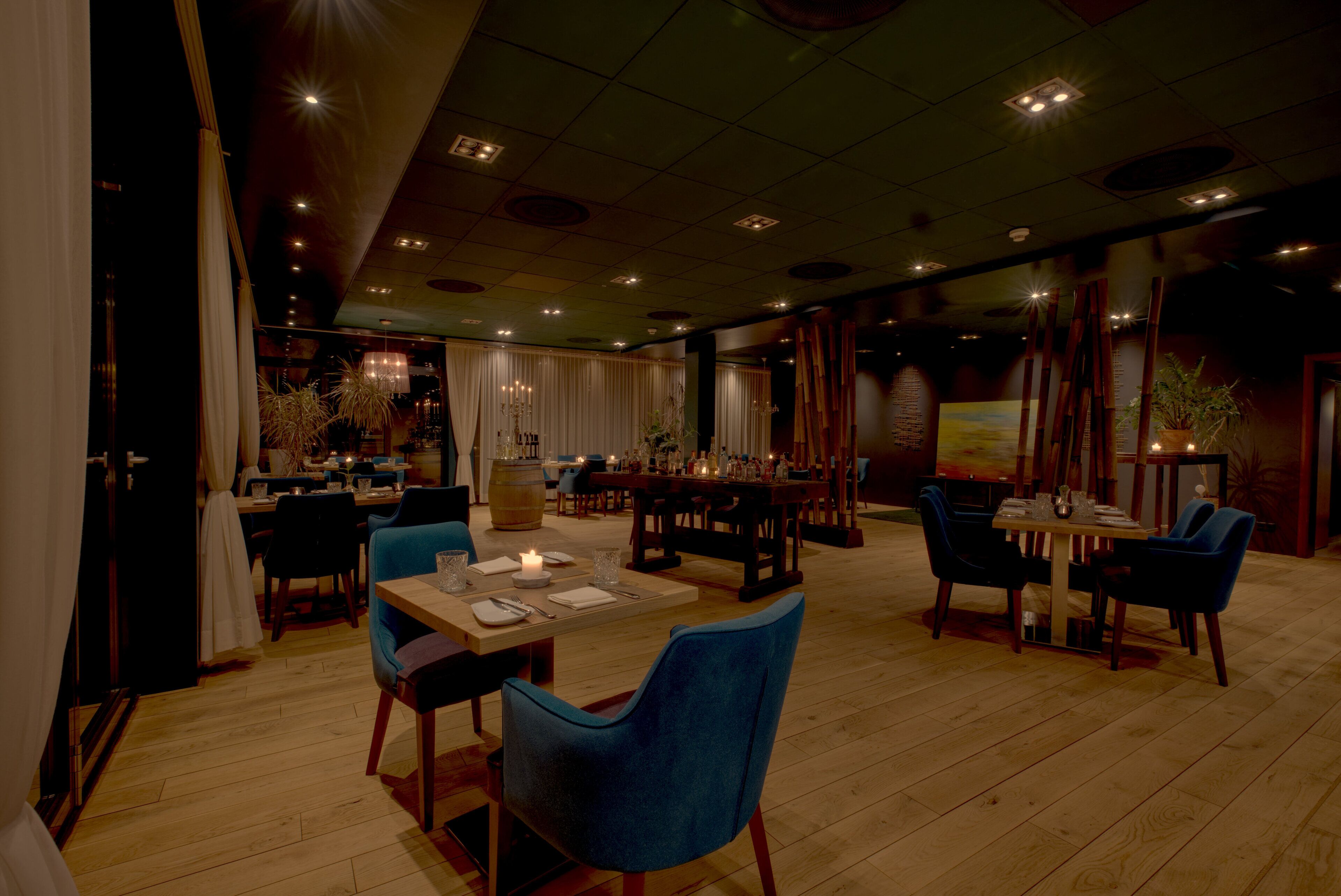 lunch and dinner served, regional cuisine