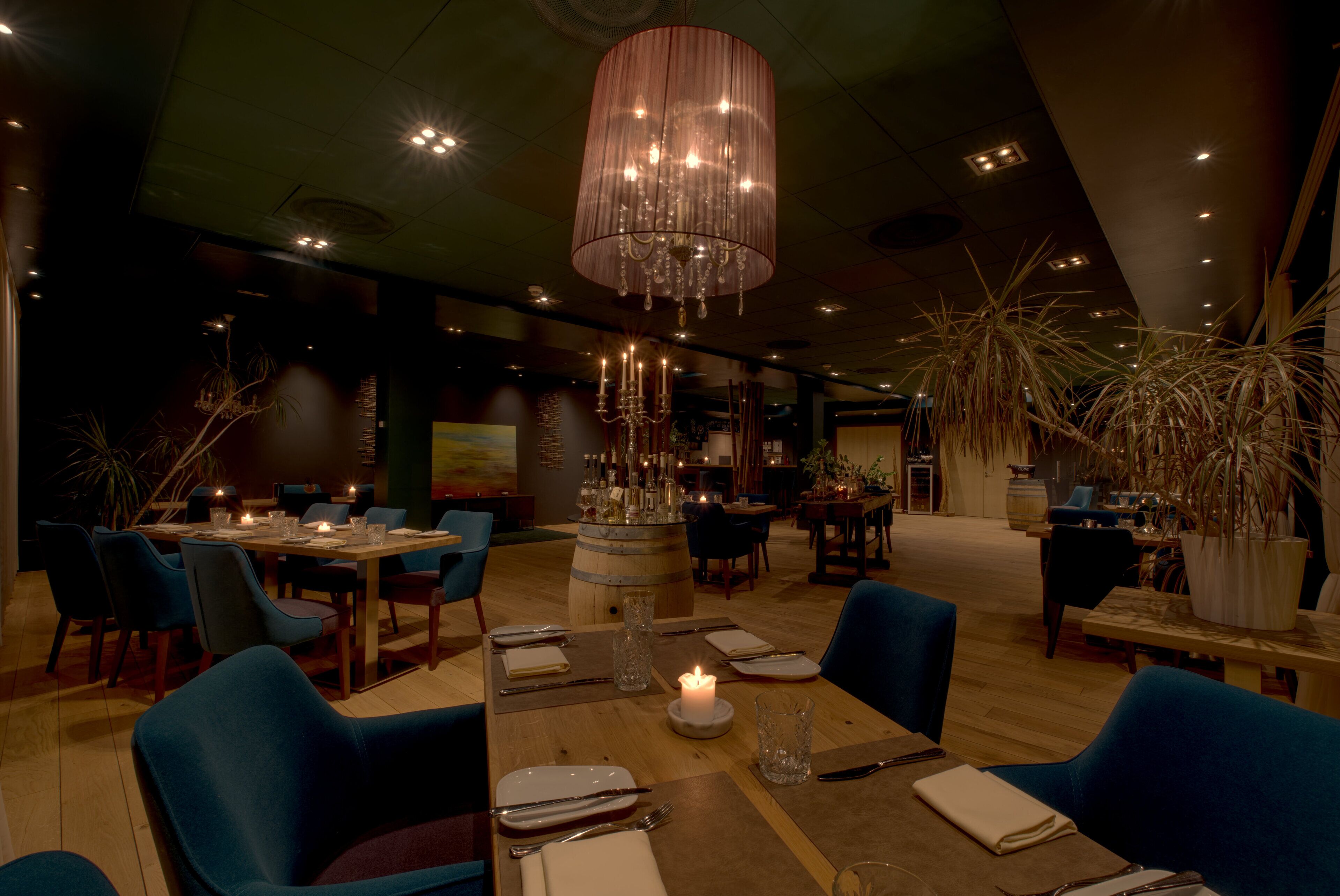 lunch and dinner served, regional cuisine