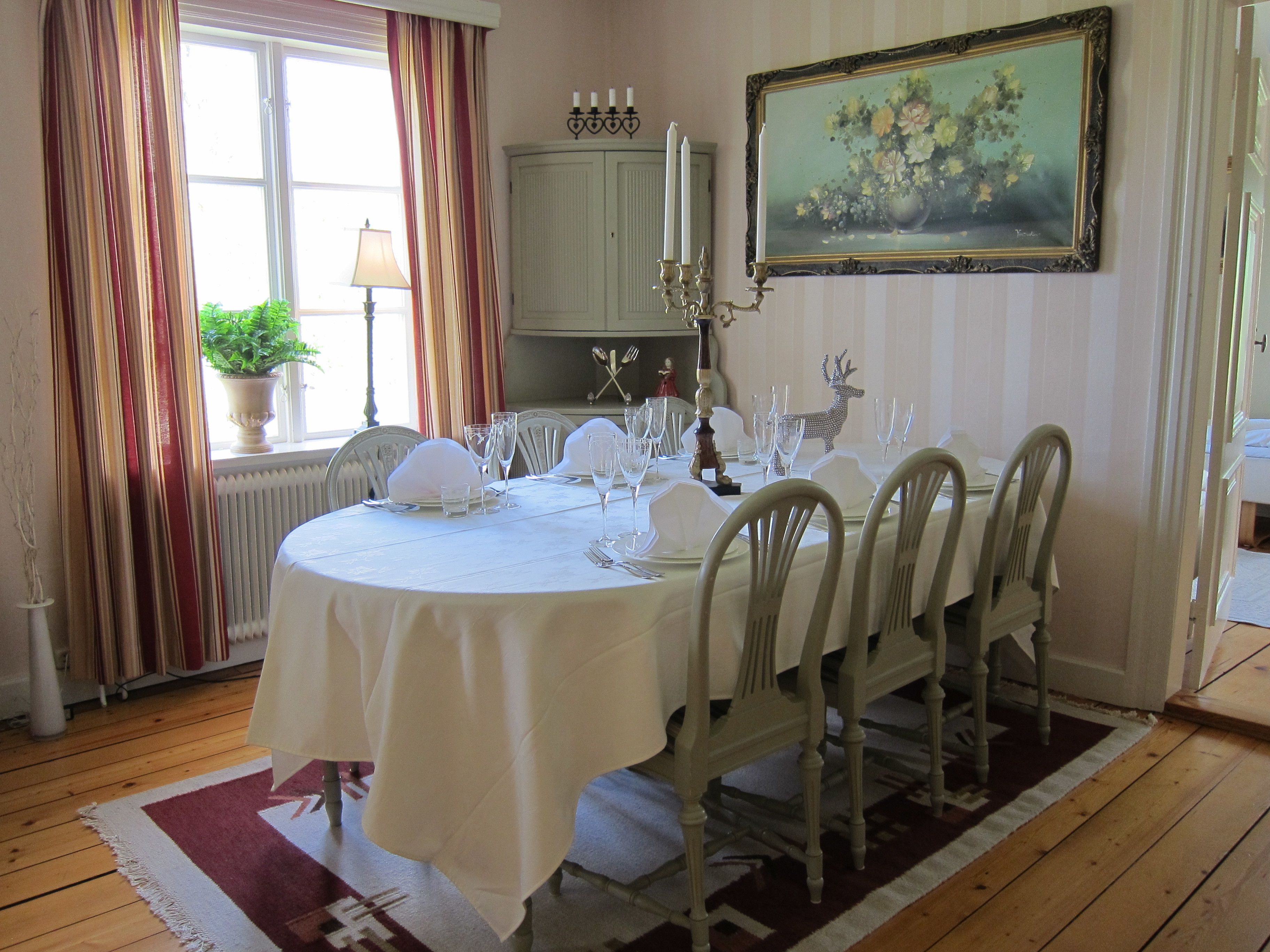 Der serveres frokost og aftensmad