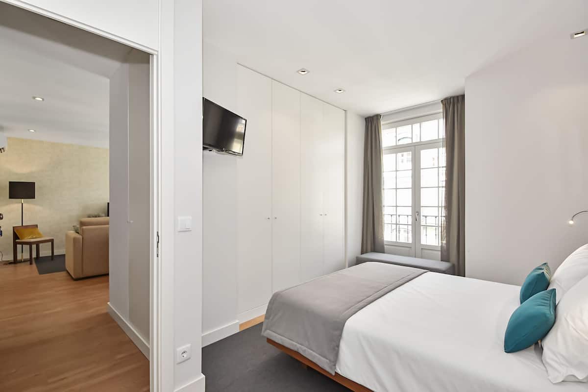 1 bedroom, in-room safe, individually decorated, desk