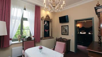 Suite | Soundproofing, free WiFi