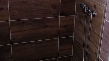 Classic Quadruple Room (Pokoj nr 6) | Premium bedding, desk, free WiFi, bed sheets