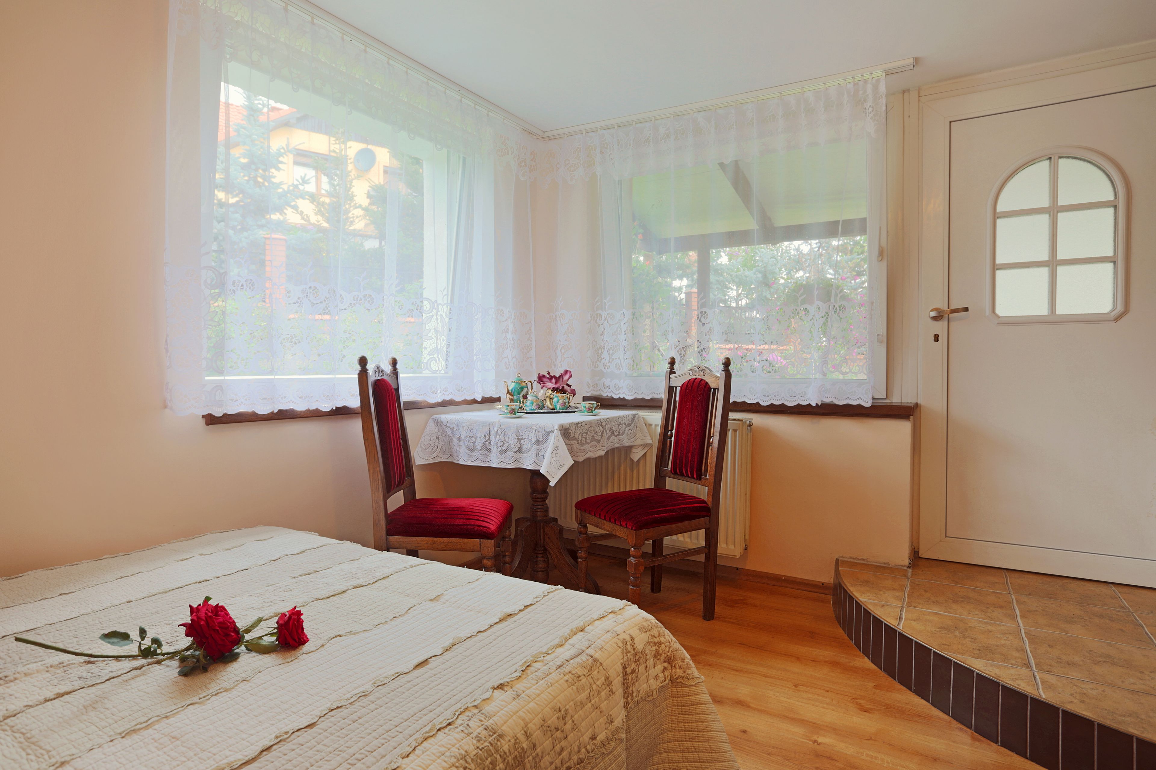 Deluxe Double Room, 1 Queen Bed, Kitchenette, Garden View (Pokoj nr 2) | Premium bedding, desk, free WiFi, bed sheets
