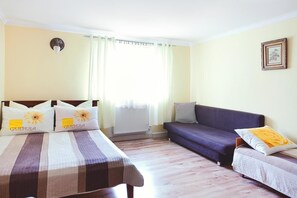 Classic Room, Private Bathroom, Garden View (Pokoj nr 3) | Premium bedding, desk, WiFi (free), bed sheets