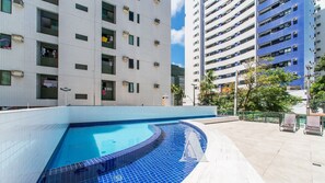 Apartamento | Piscina | Piscina externa, barracas de cortesia, espreguiçadeiras