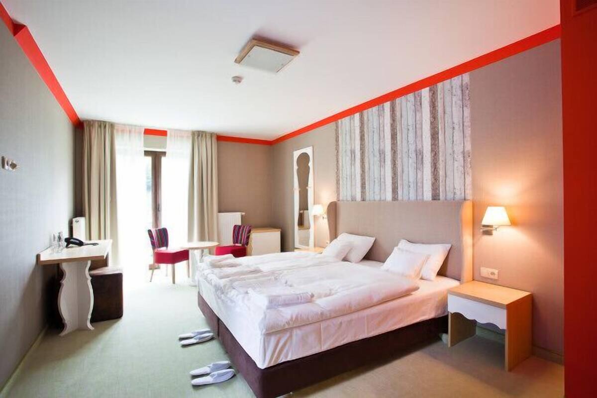 Premium bedding, minibar, in-room safe, desk