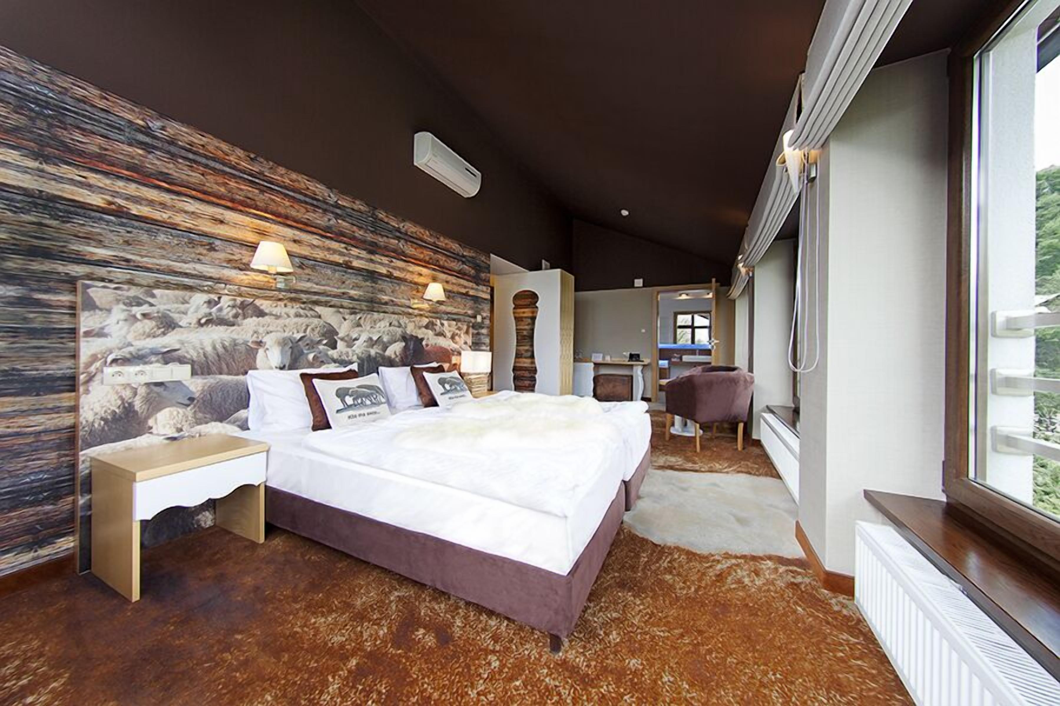 Superior Studio Suite | Premium bedding, minibar, in-room safe, individually decorated