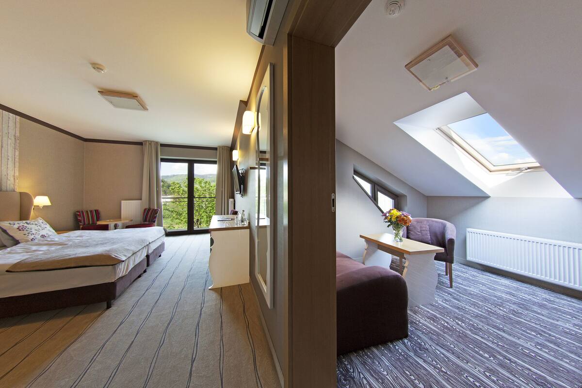 Premium bedding, minibar, in-room safe, desk