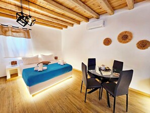 Deluxe Studio | In-room dining - Mykonian Breeze (Mykonos)