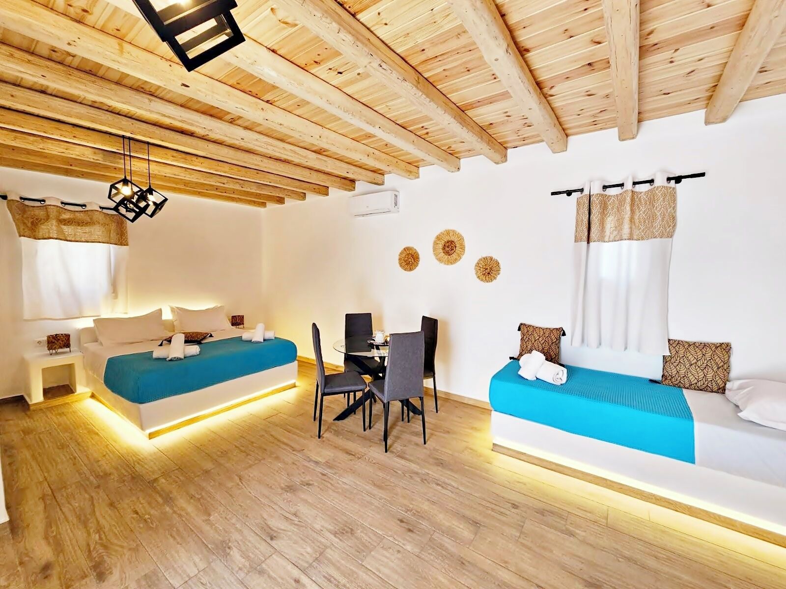 Deluxe Studio | Egyptian cotton sheets, premium bedding, in-room safe