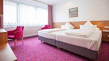 Minibar, Schreibtisch, Zustellbetten, kostenloses WLAN