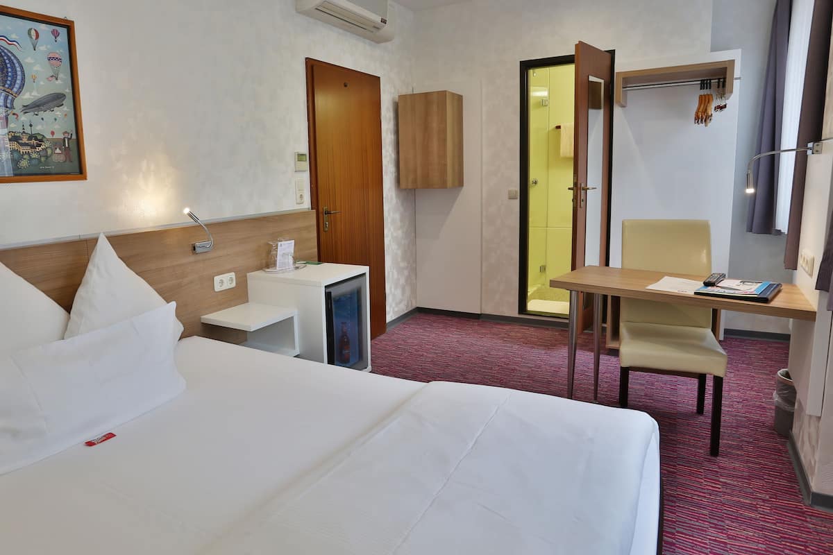 Kamar Single, 1 Tempat Tidur Twin | Minibar, meja kerja, tempat tidur lipat/tambahan, dan Wi-Fi gratis