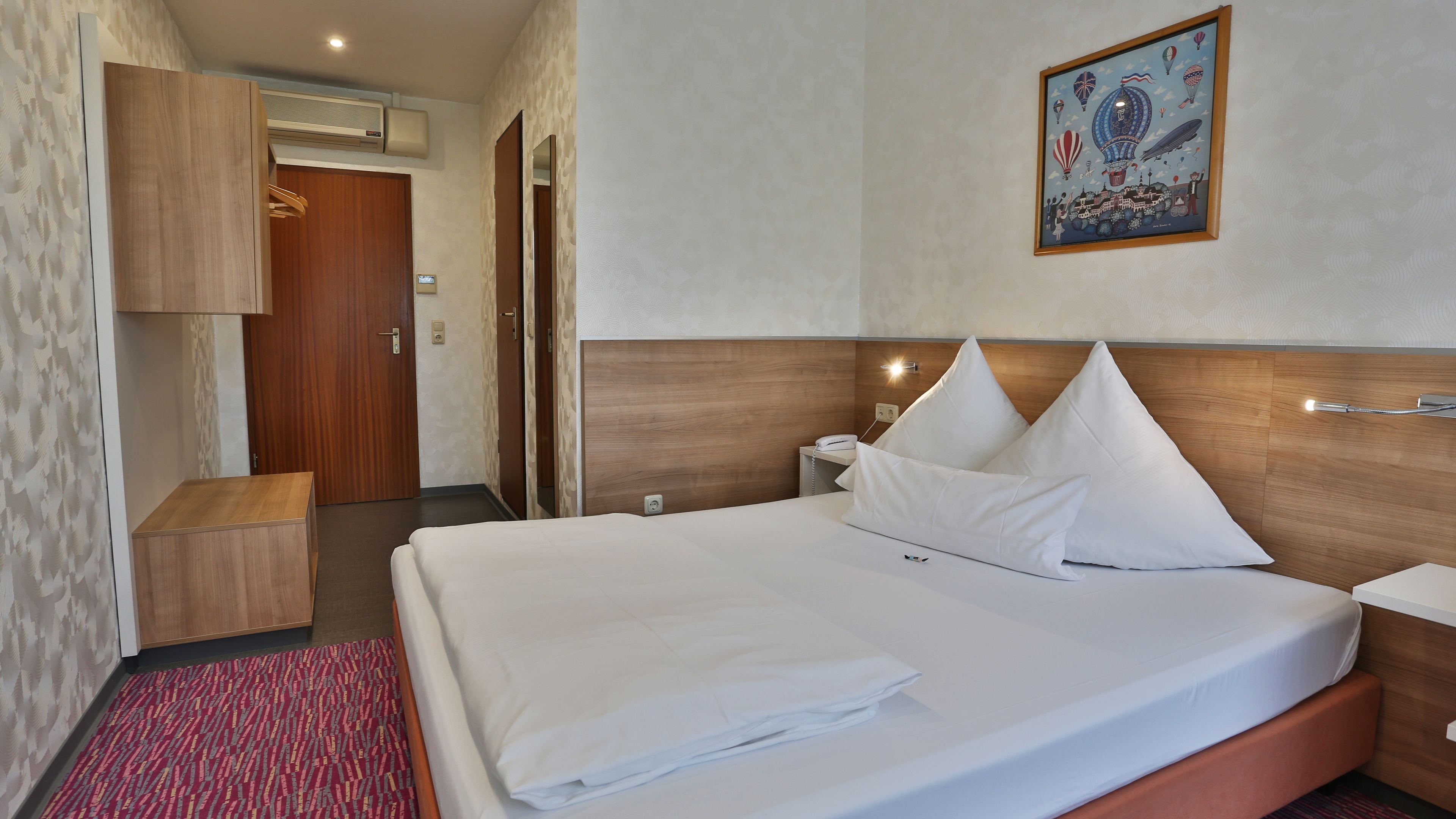 single room, 1 single bed | minibar, desk, rollaway beds, free wifi