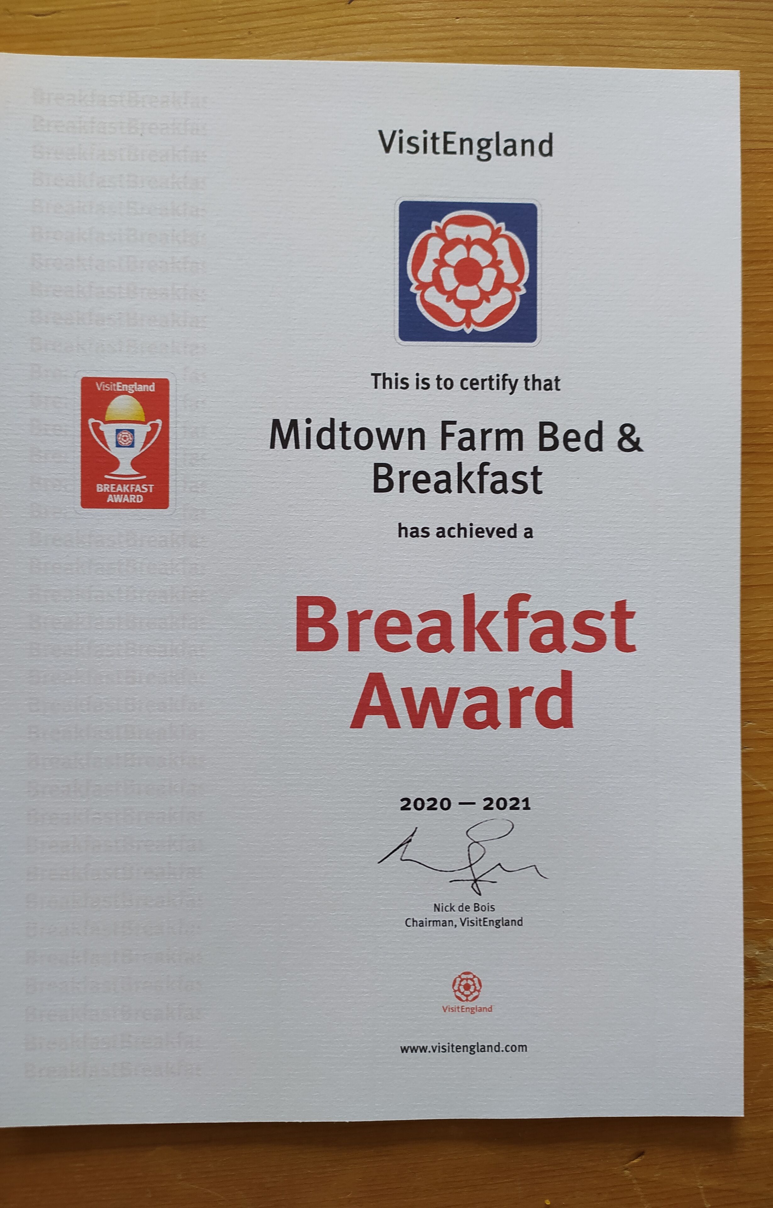 A certificate from VisitEngland certifying Midtown Farm Bed & Breakfast with a Breakfast Award for 2020-2023.