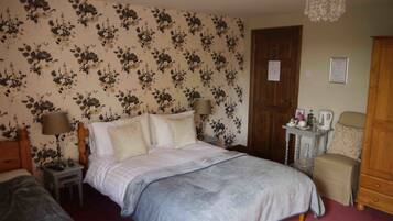 Individually furnished, desk, free WiFi, bed sheets