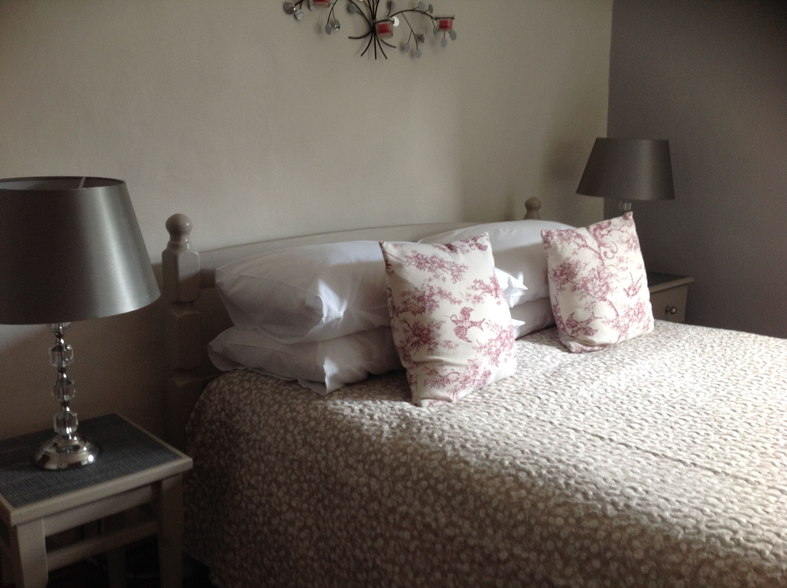 Double Room | Individually furnished, desk, free WiFi, bed sheets