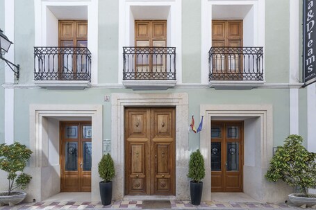 Fachada de la propiedad