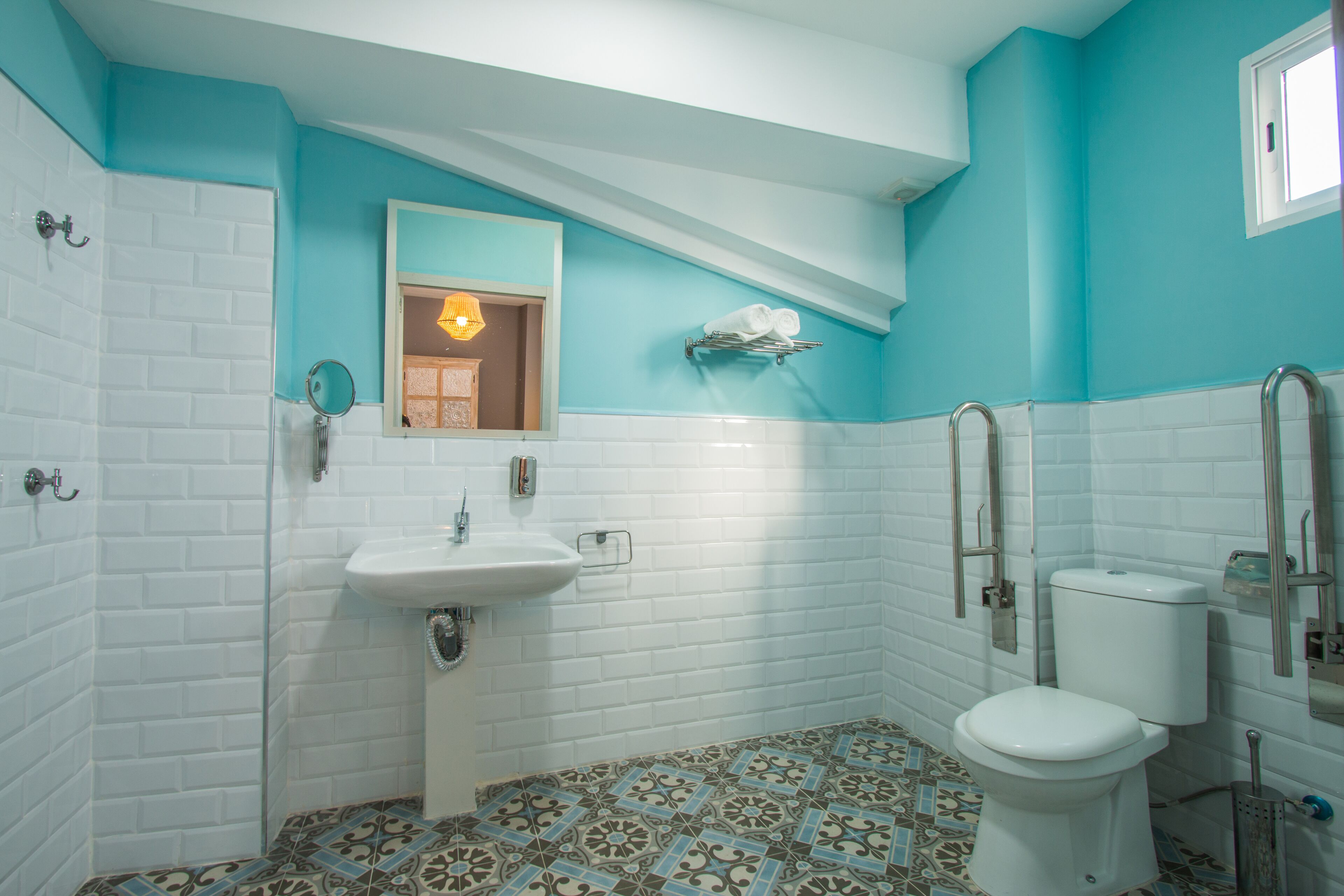 junior suite, 1 double bed | bathroom | shower, rainfall showerhead, free toiletries, towels