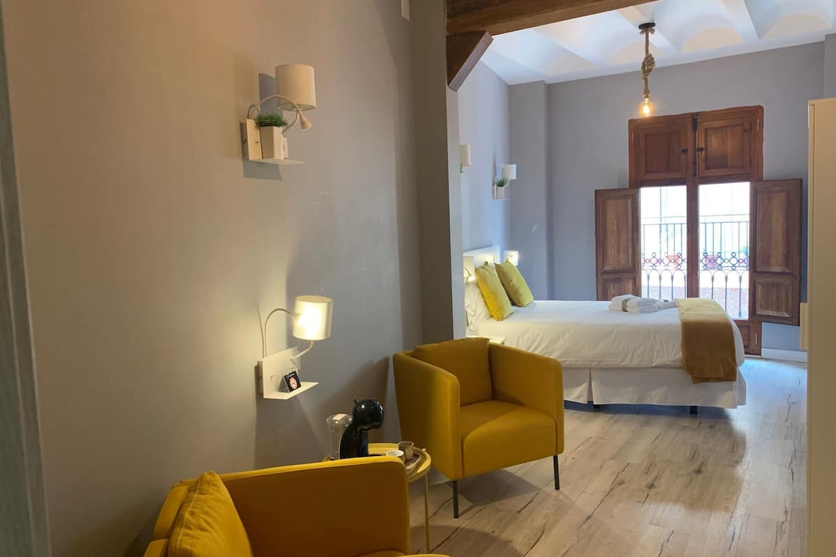 junior suite, 1 double bed | 3 bedrooms, iron/ironing board, free wifi, bed sheets