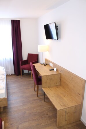 Deluxe Double Room | Desk, free WiFi, bed sheets - Gasthof und Pension zum Löwen (Hirschberg)