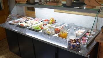 Buffet breakfast for a fee on weekends