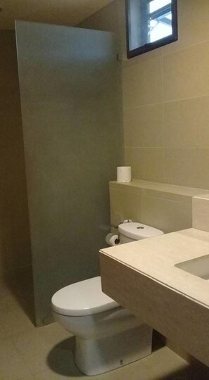 Familienapartment, 2 Schlafzimmer | Badezimmer