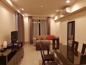 Familienapartment, 2 Schlafzimmer | Wohnbereich