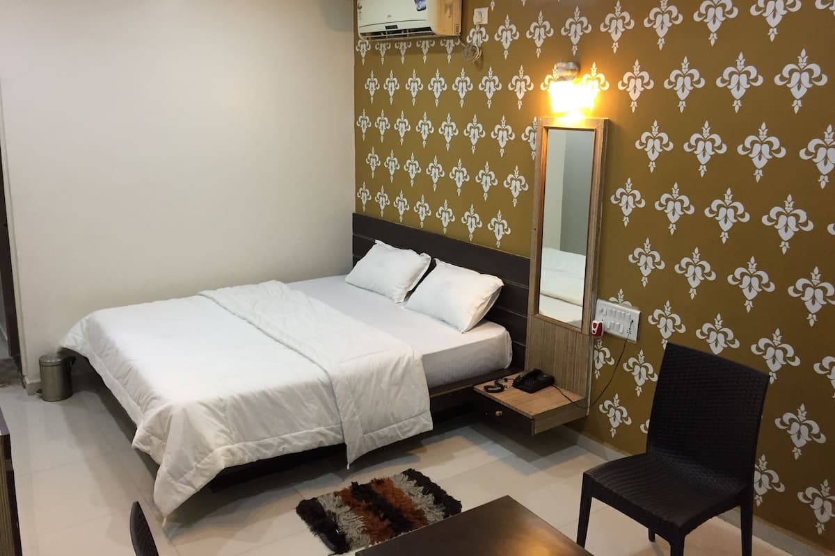 Superior Room, 1 Large Single Bed, Non Smoking | Individually decorated, blackout curtains, soundproofing, free WiFi