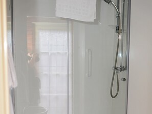 Triple Room, Ensuite | Bathroom - Park Hill Hotel (Lowestoft)