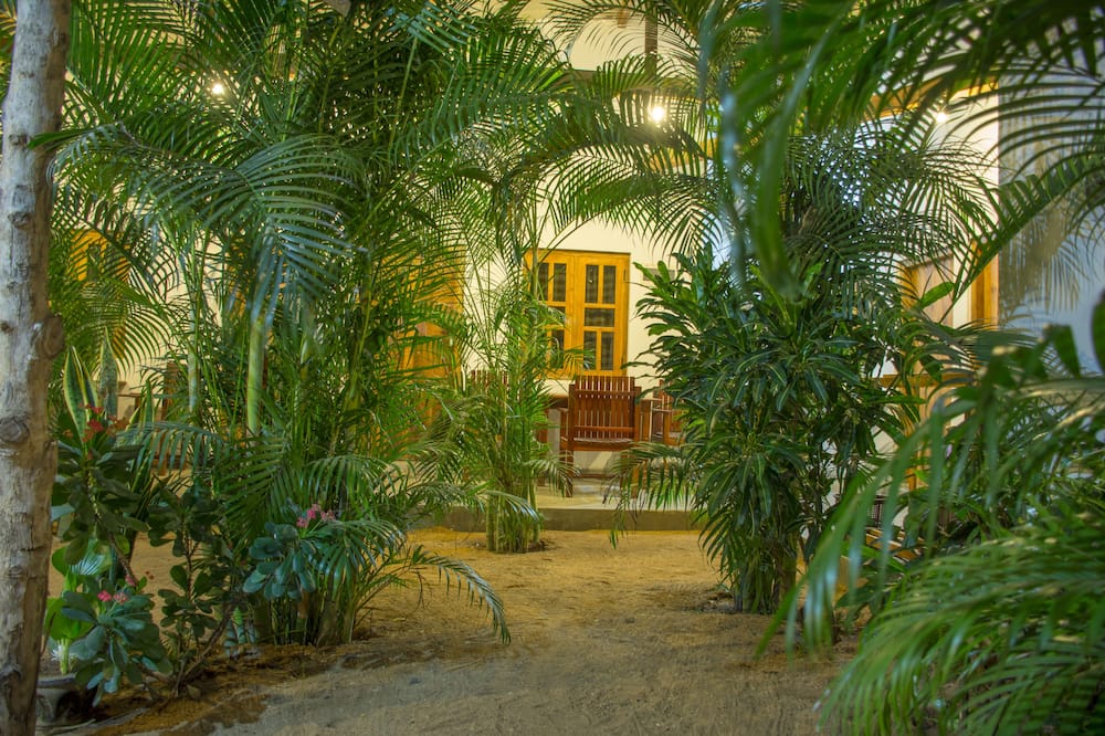 Eagle Resort Arugambay