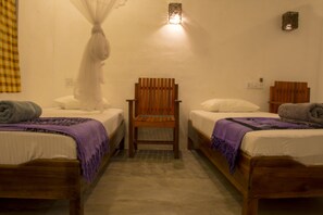 Familierom, flere senger, balkong, hageutsikt | Safe på rommet, skrivebord, blendingsgardiner og lydisolert