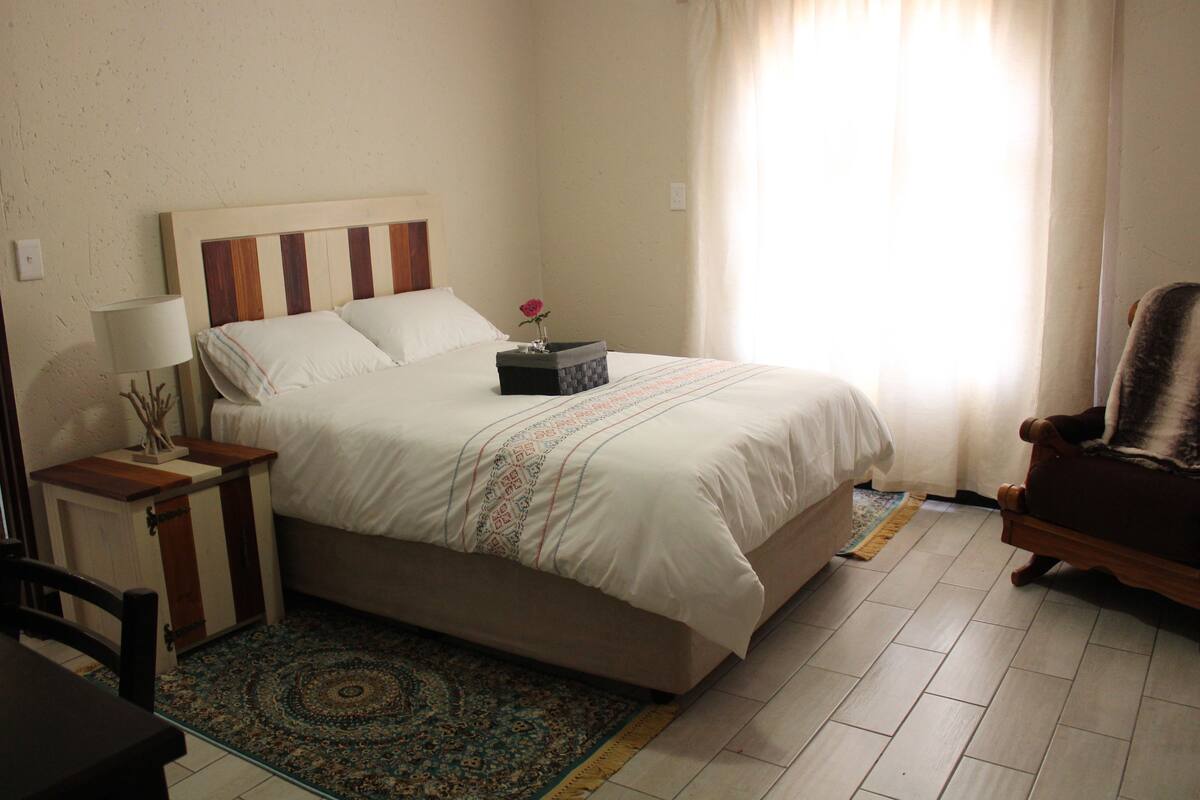 Habitación doble Deluxe, 1 habitación | Ropa de cama de alta calidad y escritorio