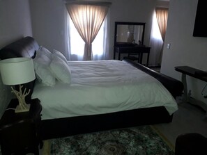 Superior Suite, 1 King Bed with Sofa bed | Premium bedding, desk, iron/ironing board, free WiFi