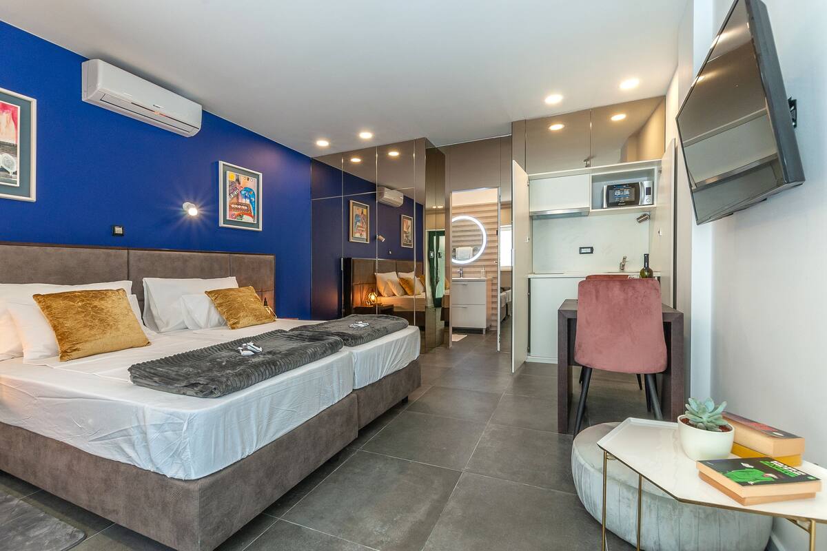Suíte estúdio luxo, 2 quartos | Roupas de cama premium, edredons de pluma, camas Select Comfort