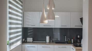 Fridge, stovetop, coffee/tea maker, electric kettle