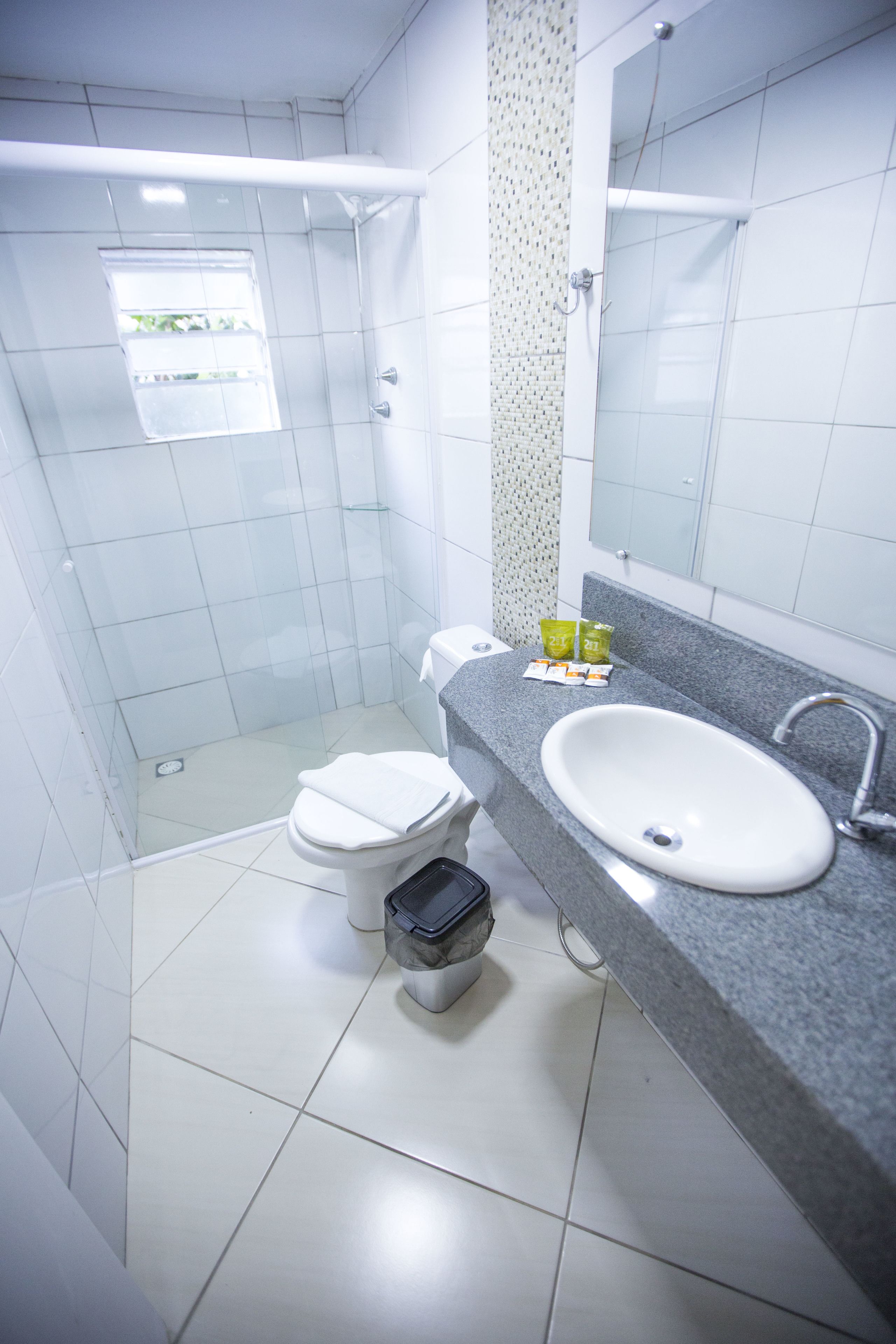classic triple room, 1 bedroom | bathroom | shower, free toiletries, bidet, towels