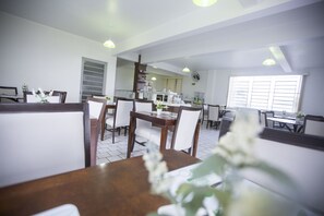 Desayuno buffet incluido todos los días