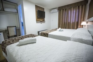 Classic Triple Room, 1 Bedroom | Minibar, individually furnished, desk, laptop workspace - Hotel Vivere Cataratas (Foz do Iguaçu)
