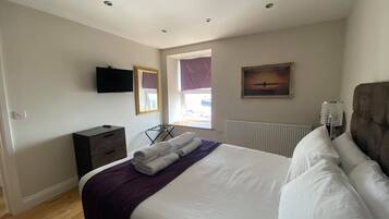 Premium Apartment, 1 Double Bed with Sofa bed | 1 bedroom, premium bedding, soundproofing, iron/ironing board