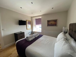 Premium Apartment, 1 Double Bed with Sofa bed | 1 bedroom, premium bedding, soundproofing, iron/ironing board