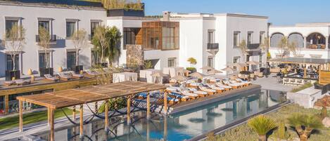 Outdoor pool, open 8:00 AM to 7:00 PM, free cabanas, pool umbrellas