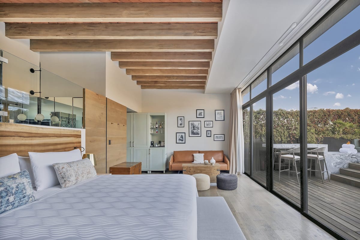 Suite, 1 King Bed, Hot Tub (Aqua Suite, Private Terrace)