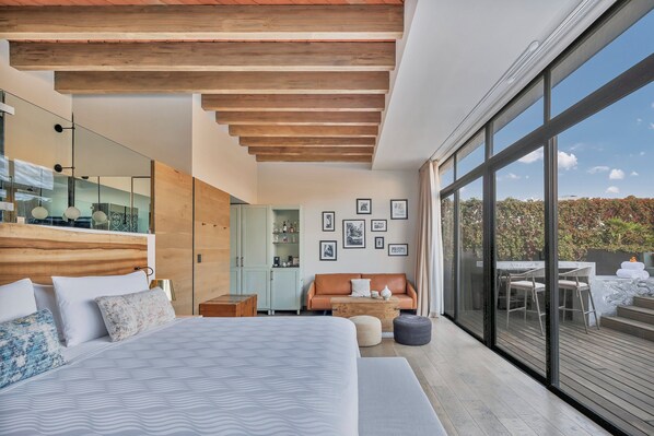 Suite, 1 King Bed, Hot Tub (Aqua Suite, Private Terrace) | Egyptian cotton sheets, premium bedding, down comforters, pillowtop beds