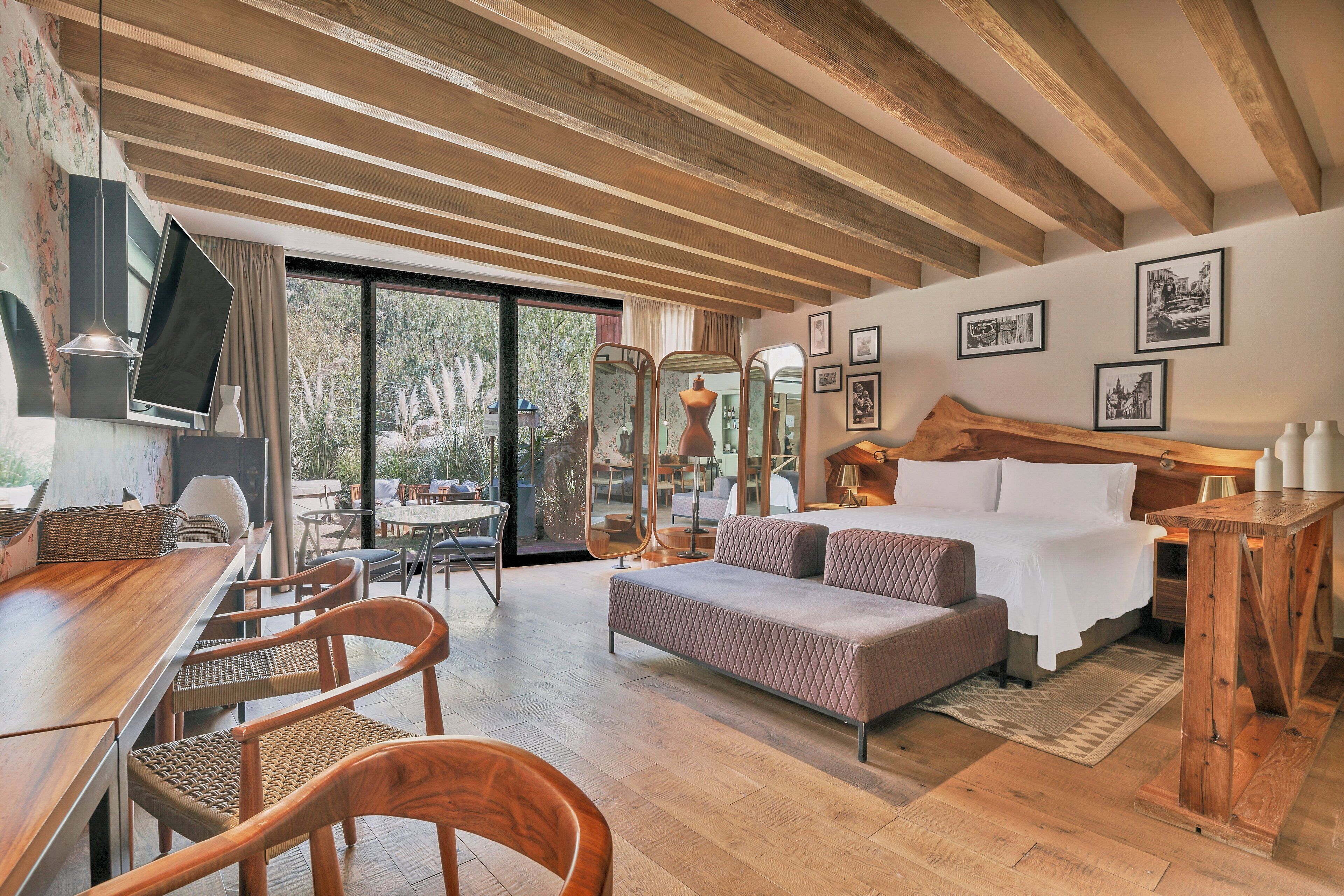 Egyptian cotton sheets, premium bedding, down comforters, pillowtop beds