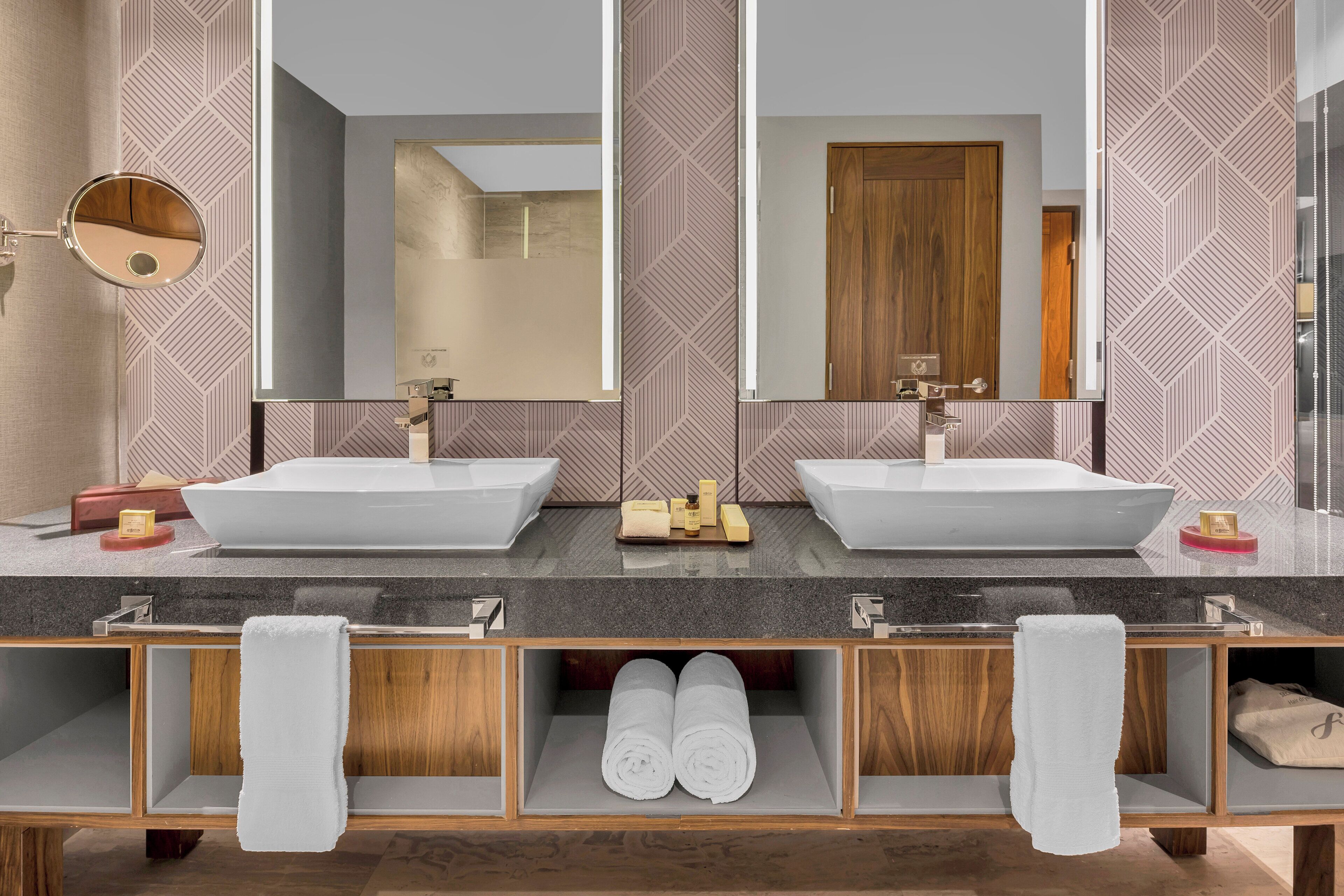 executive room (1 king) | bathroom | free toiletries, hair dryer, towels, soap