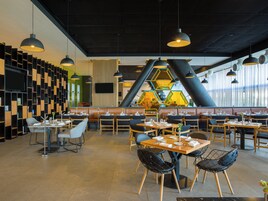 Breakfast, lunch, dinner served; international cuisine, alfresco dining 