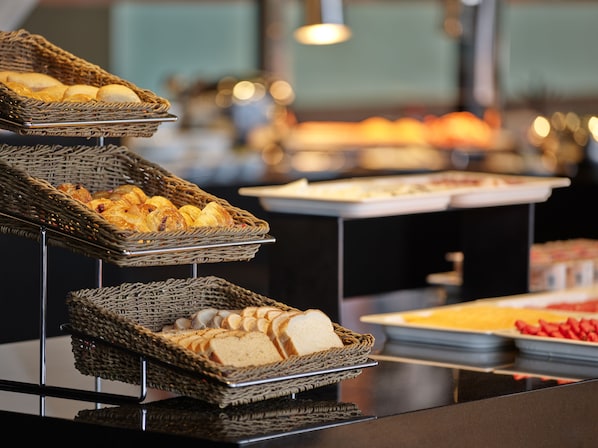 Buffet déjeuner servi tous les jours en supplément