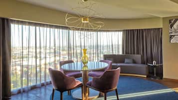 55-Zoll-Flachbildfernseher mit Kabelempfang, Fernseher, Bücher